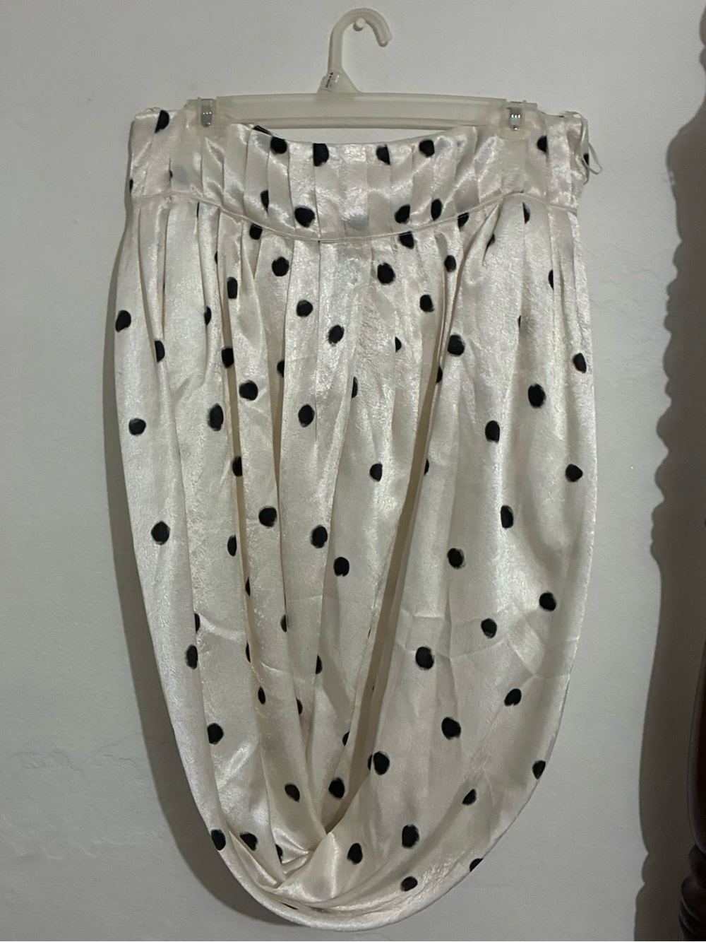 Zara White Midi Bubble Skirt with Black Polka Dots - Picture 4 of 5
